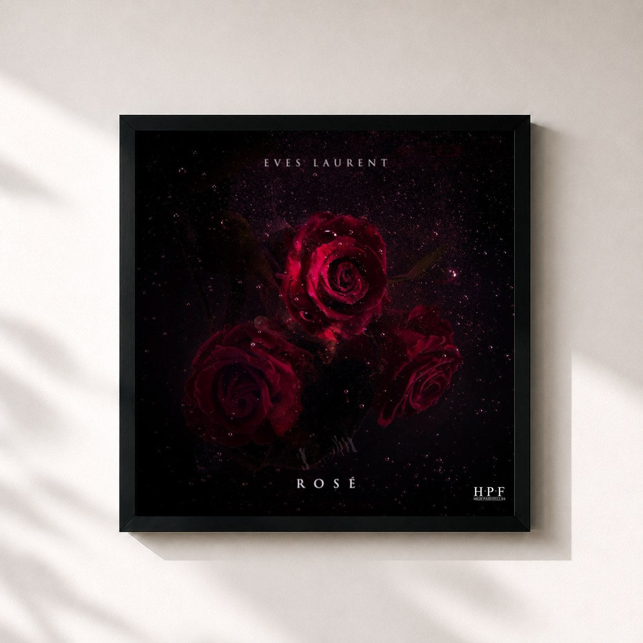 #noir Tableau carré de l'album Rosé de Eves Laurent, cadre noir 32x32 cm