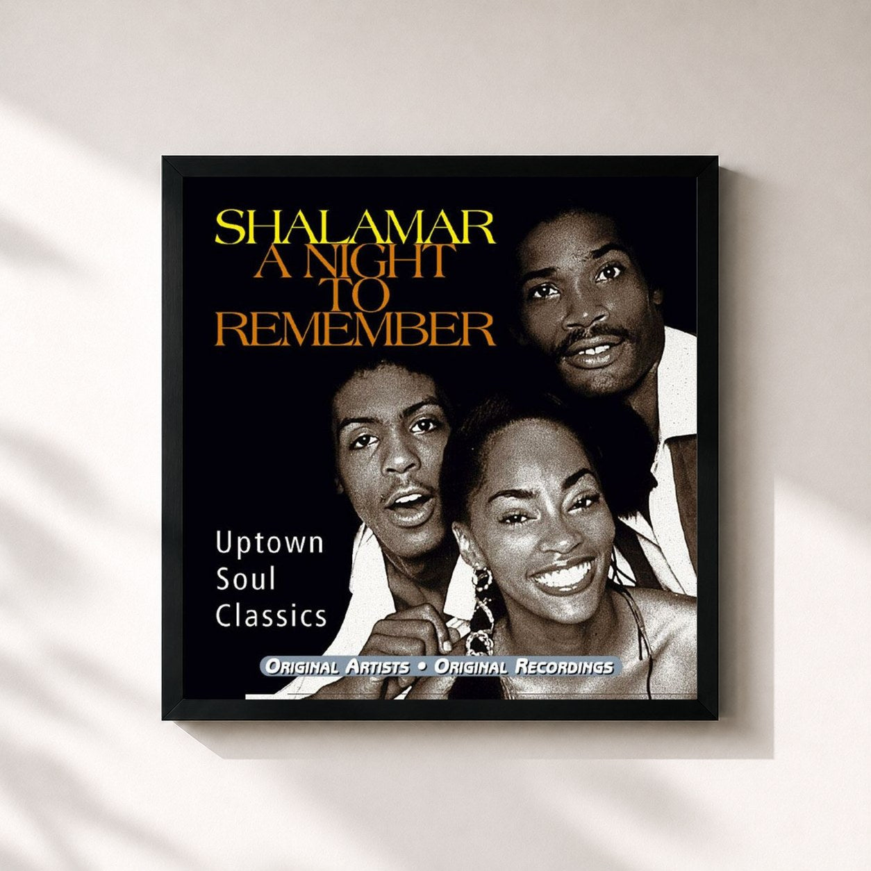 #noir Tableau carré de l'album A Night To Remember de Shalamar, cadre noir 32x32 cm