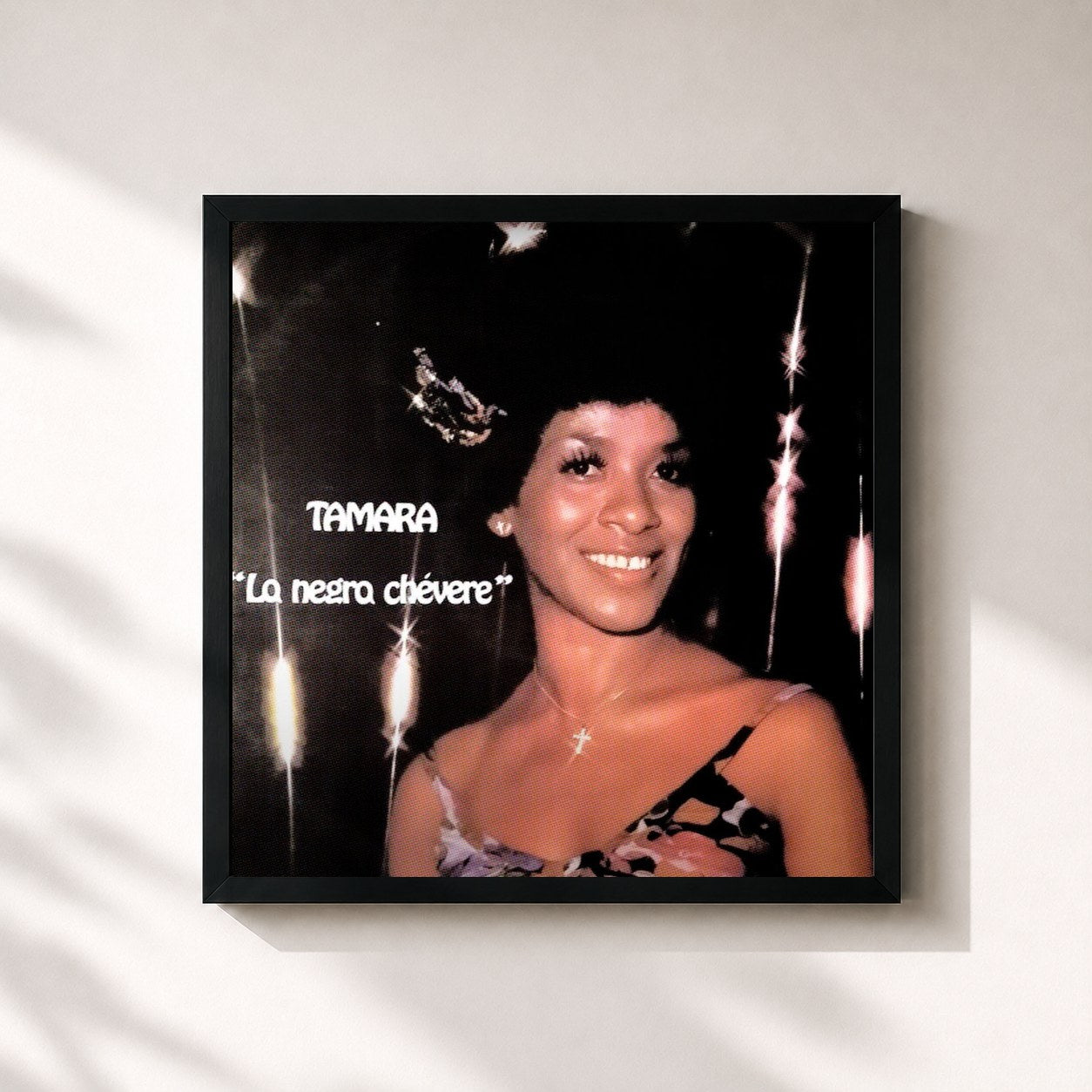 #noir Tableau carré de l'album La Negra Chévere de Tamara, cadre noir 32x32 cm