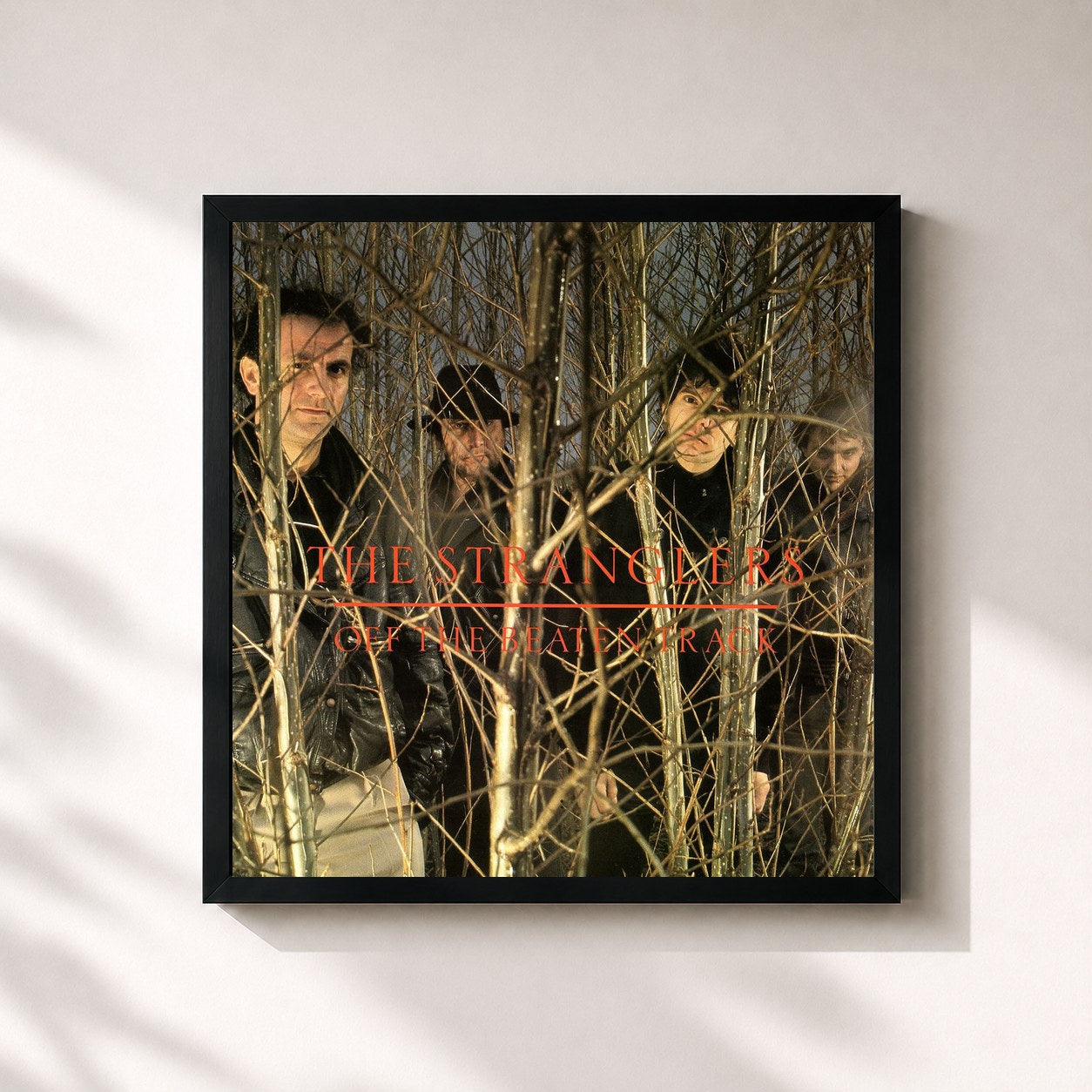 #noir Tableau carré de l'album Off the Beaten Track de The Stranglers, cadre noir 32x32 cm