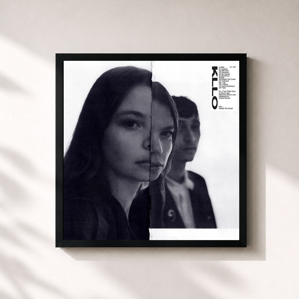 #noir Tableau carré de l'album Maybe We Could de Kllo, cadre noir 32x32 cm