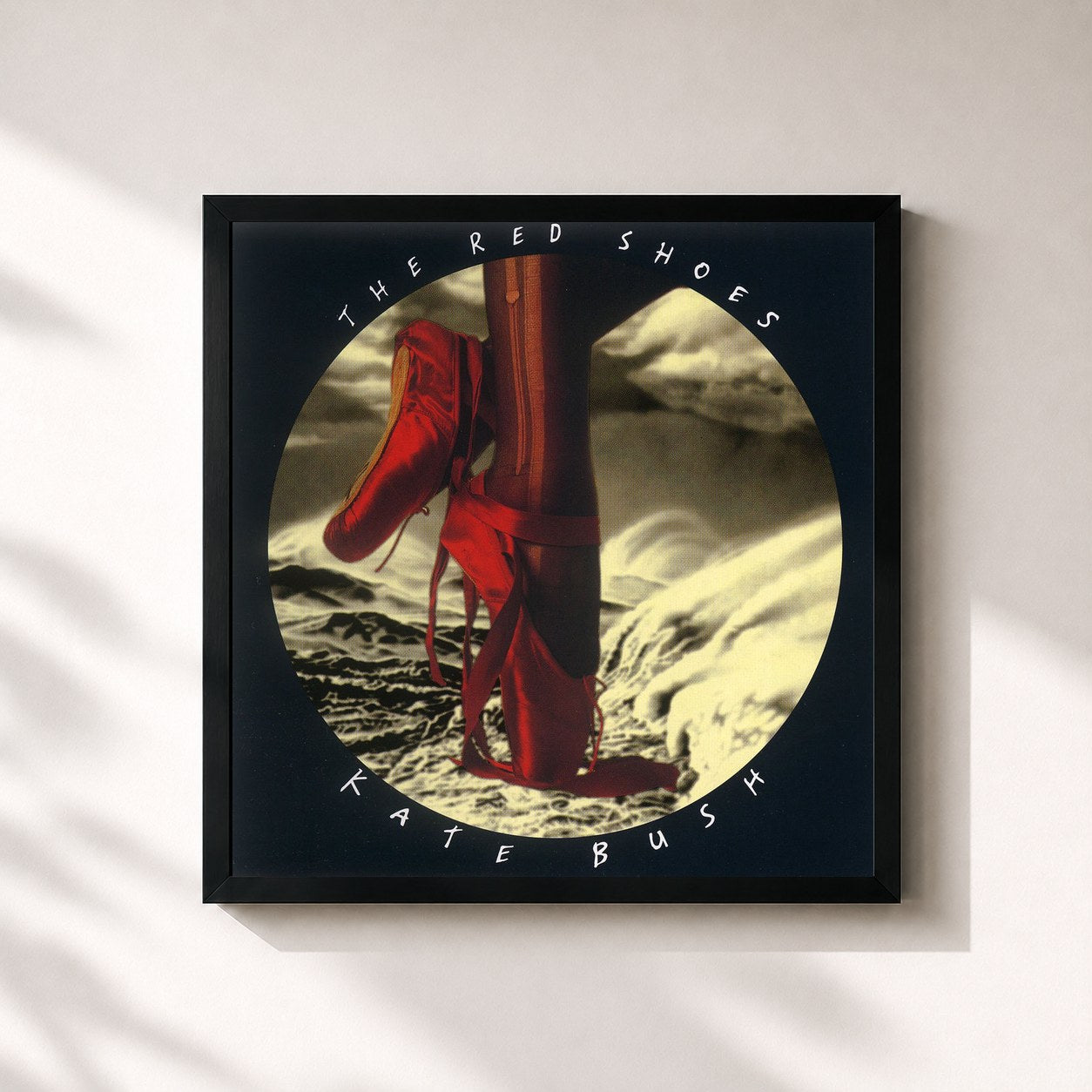 #noir Tableau carré de l'album The Red Shoes de Kate Bush, cadre noir 32x32 cm
