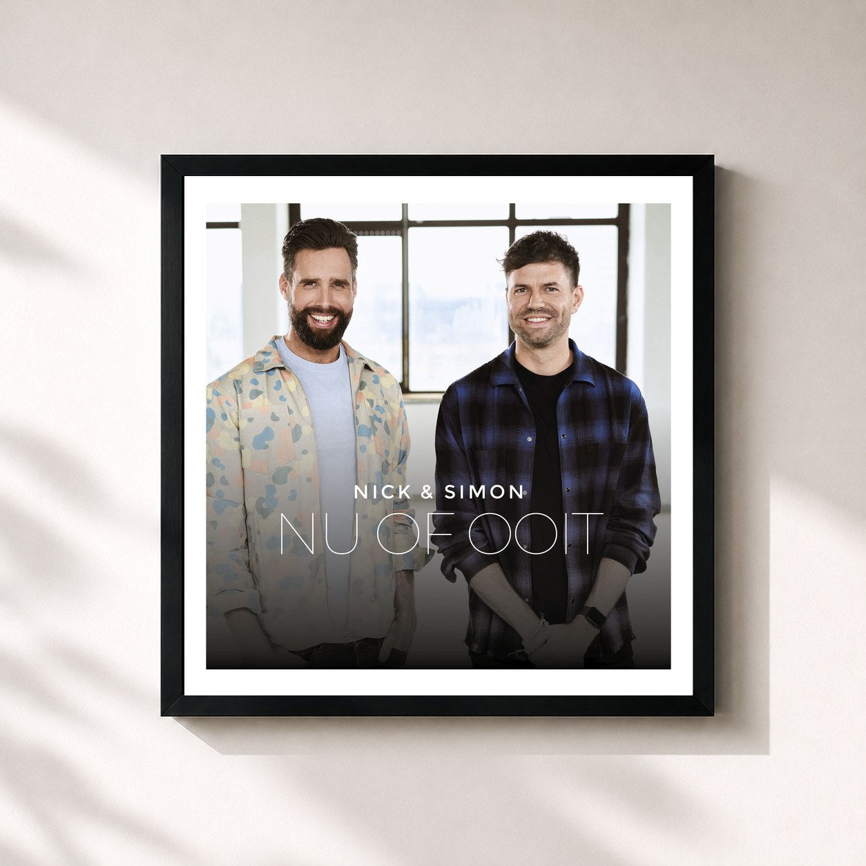 #noir Tableau carré de l'album Nu Of Ooit de Nick & Simon, cadre noir 32x32 cm