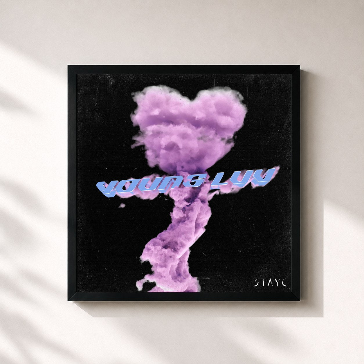 #noir Tableau carré de l'album YOUNG-LUV.COM de STAYC, cadre noir 32x32 cm