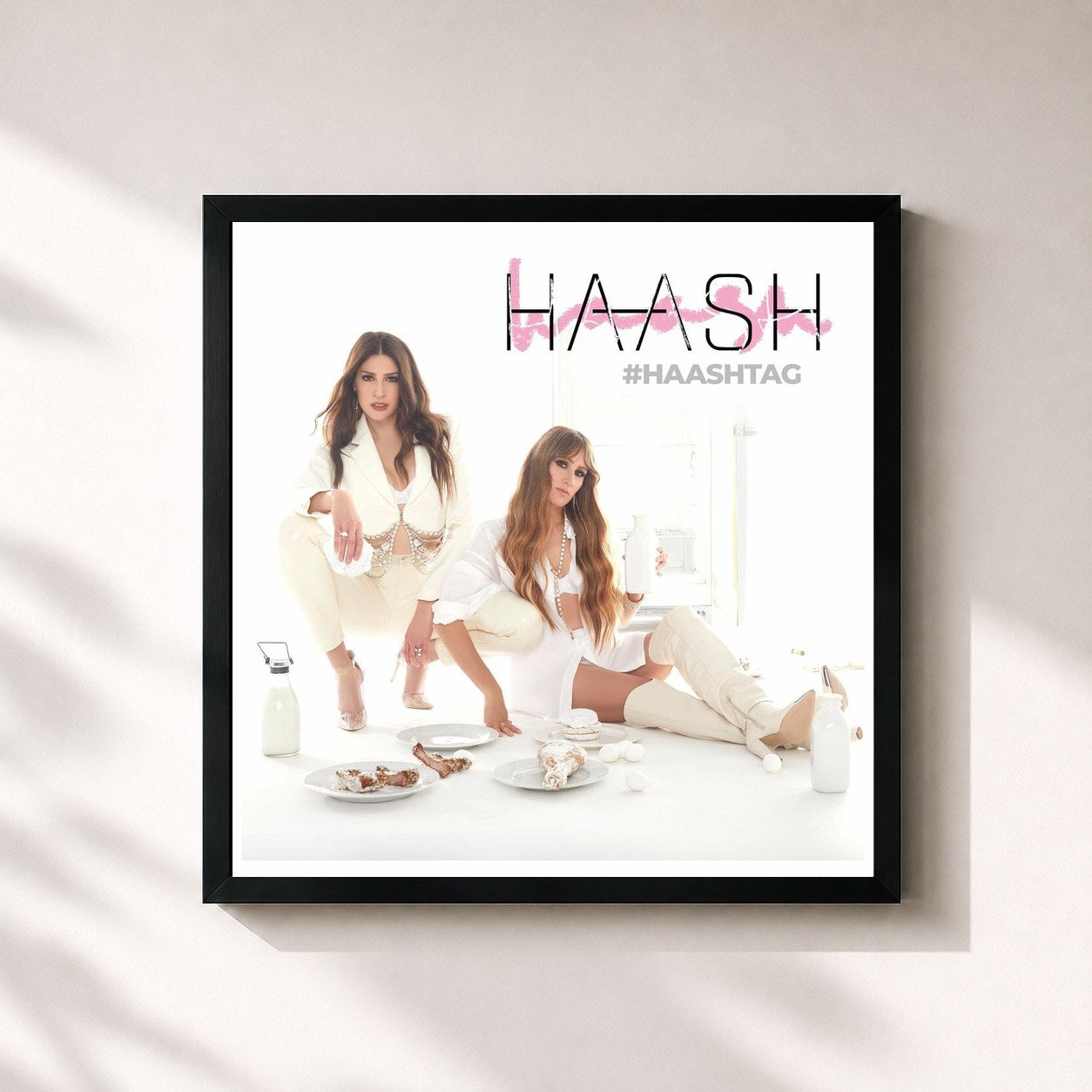 #noir Tableau carré de l'album Haashtag de HA-ASH, cadre noir 32x32 cm