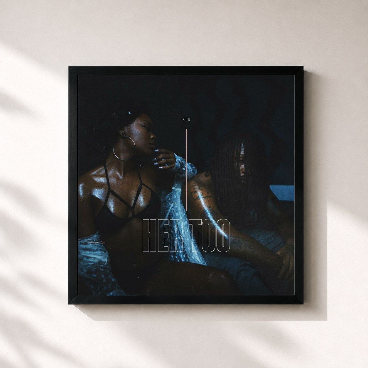 #noir Tableau carré de l'album Her Too de SiR, cadre noir 32x32 cm