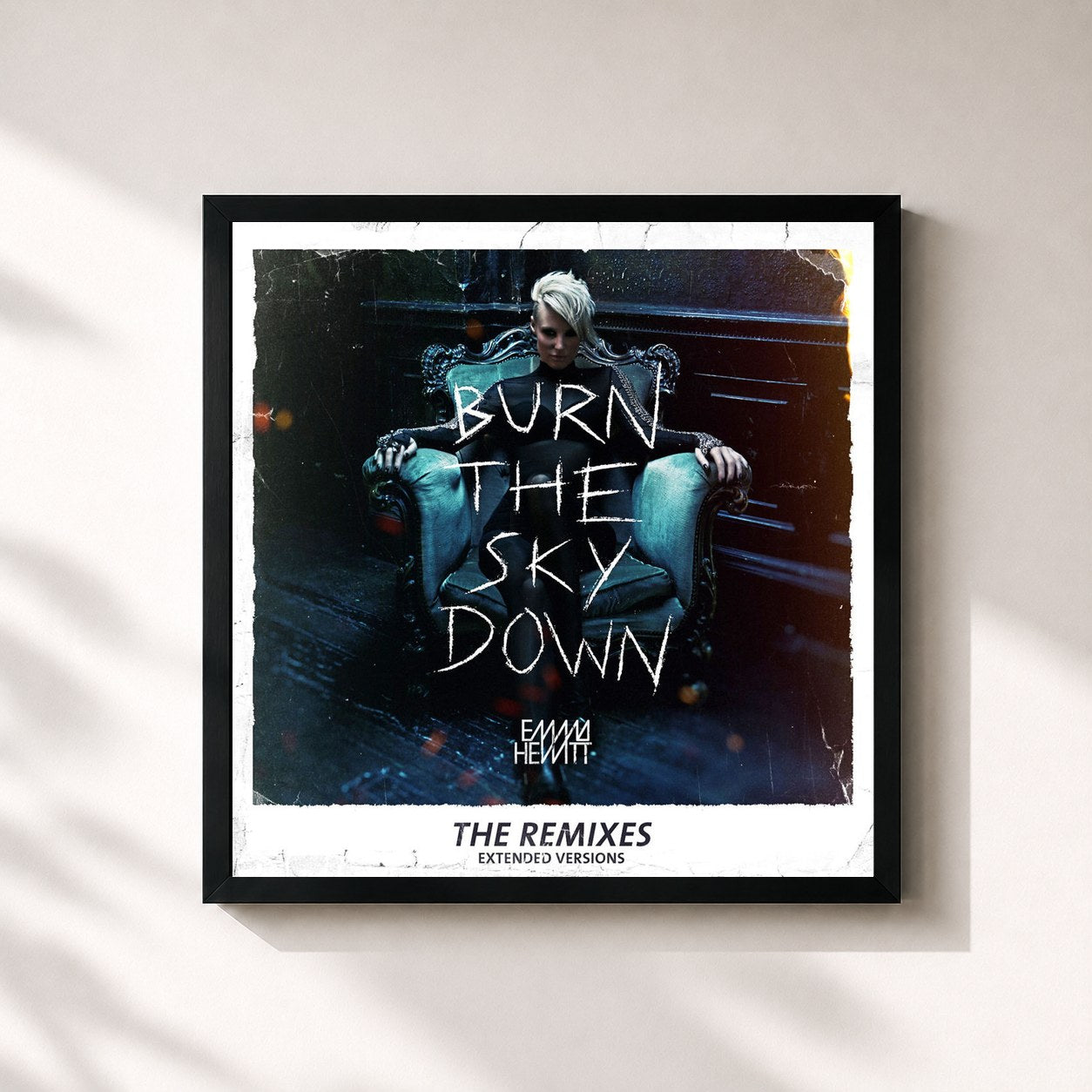 #noir Tableau carré de l'album Burn The Sky Down de Emma Hewitt, cadre noir 32x32 cm