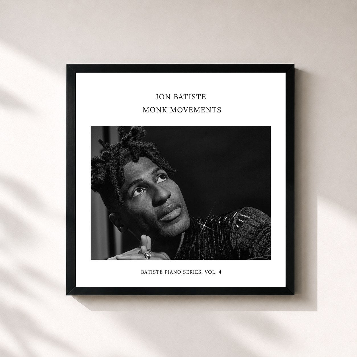 #noir Tableau carré de l'album Monk Movements de Jon Batiste, cadre noir 32x32 cm