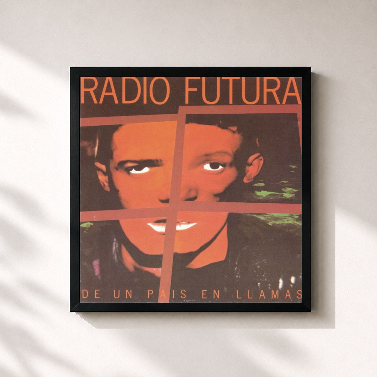 #noir Tableau carré de l'album De un Pais en Llamas de Radio Futura, cadre noir 32x32 cm