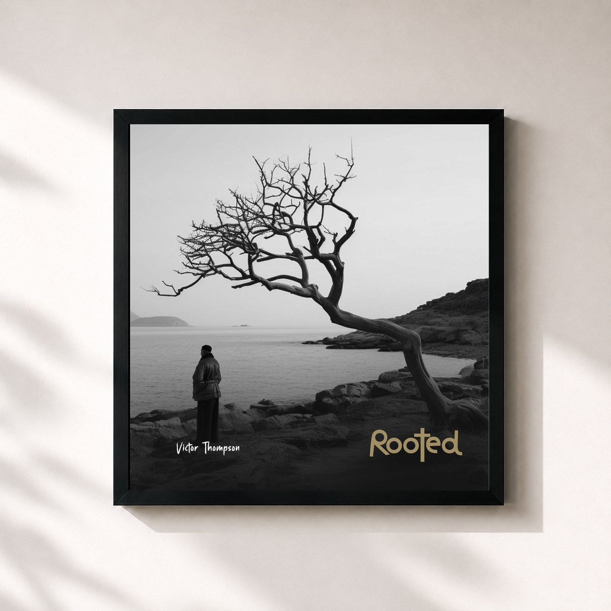#noir Tableau carré de l'album ROOTED de Victor Thompson, cadre noir 32x32 cm