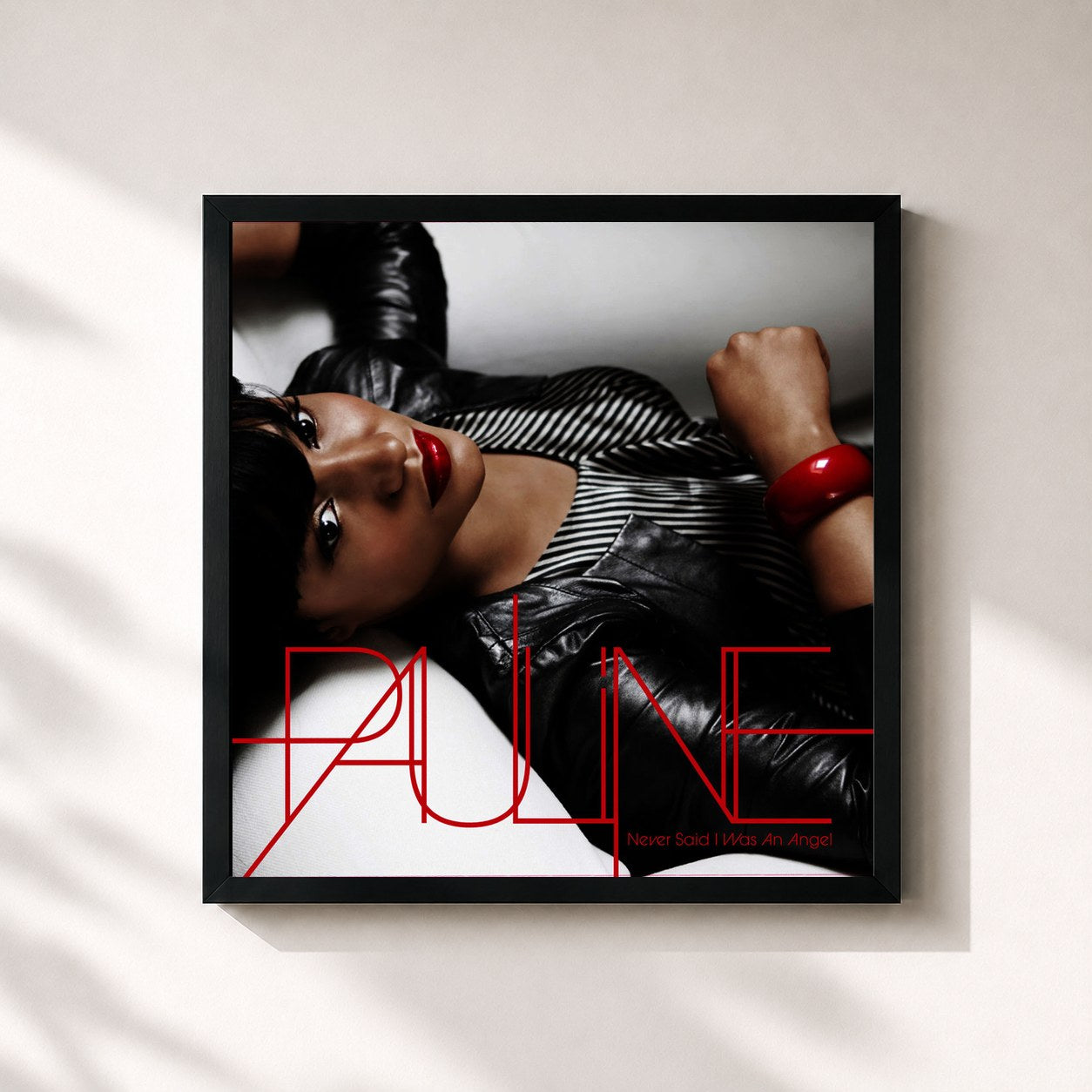 #noir Tableau carré de l'album Never Said I Was An Angel de Pauline, cadre noir 32x32 cm