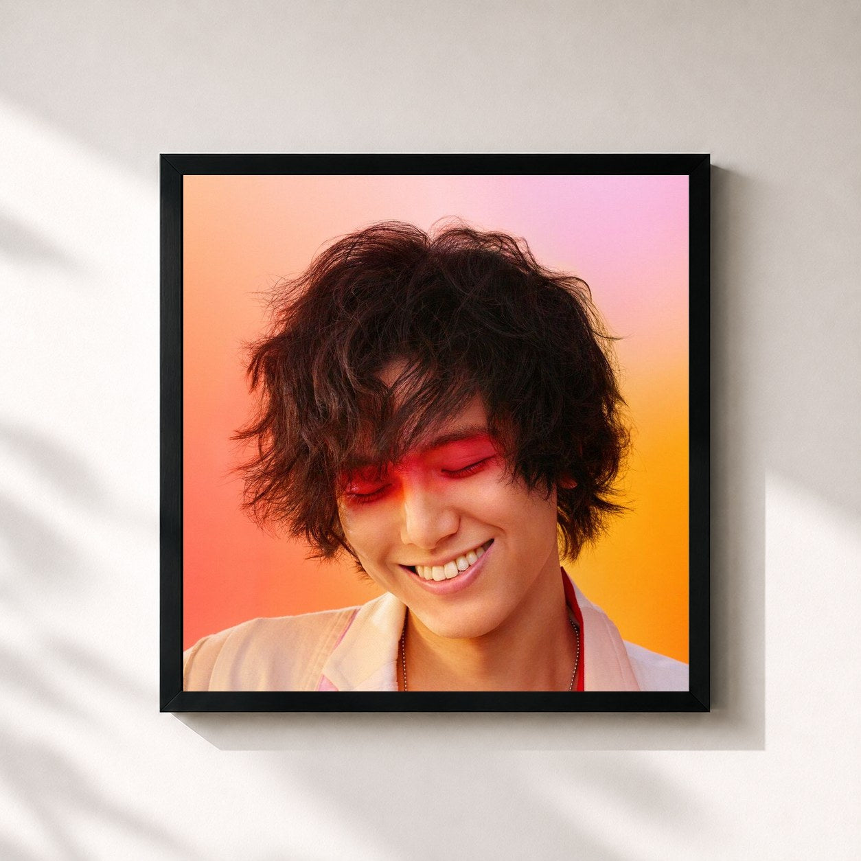 #noir Tableau carré de l'album LOVE ALL SERVE ALL de Fujii Kaze, cadre noir 32x32 cm
