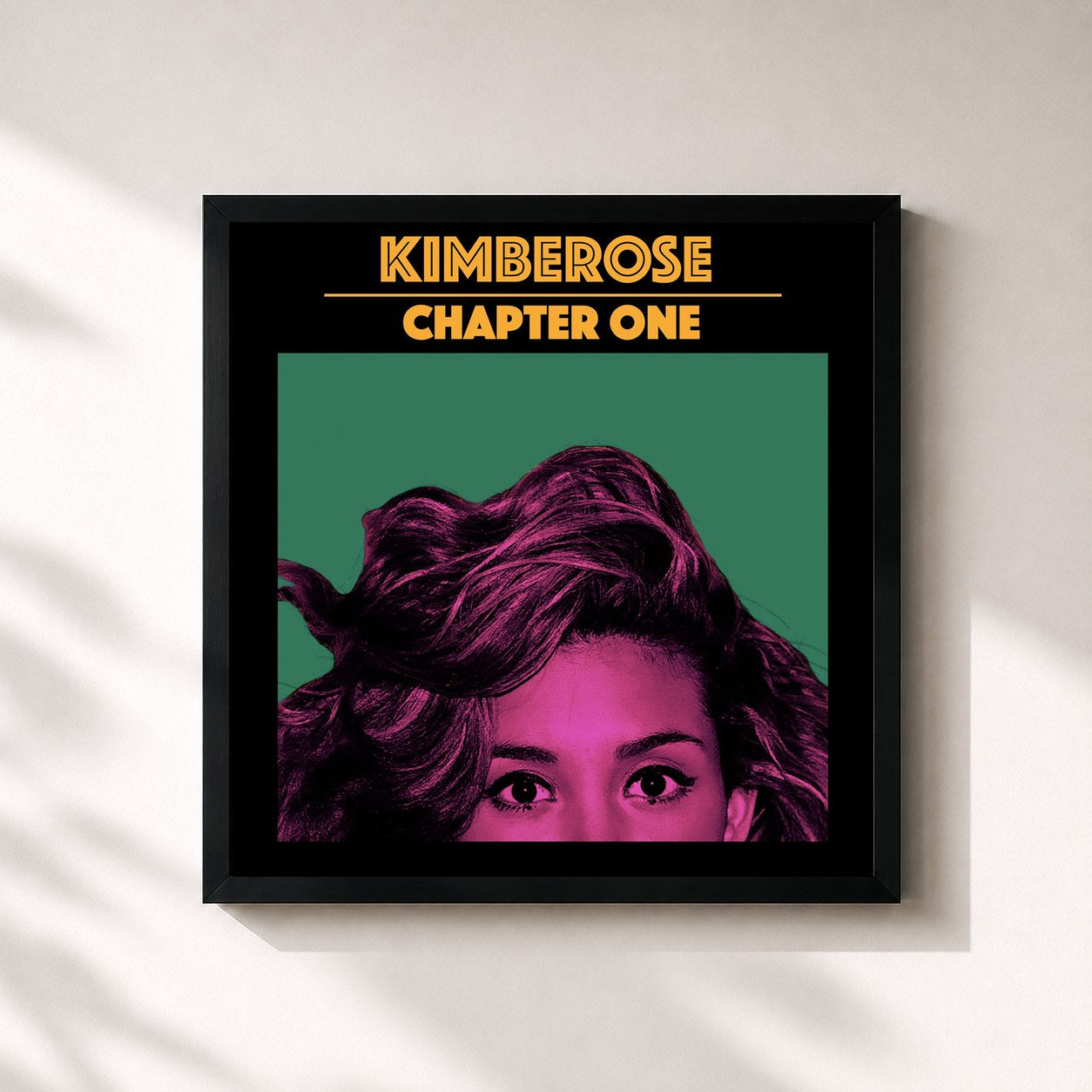 #noir Tableau carré de l'album Chapter One de Kimberose, cadre noir 32x32 cm