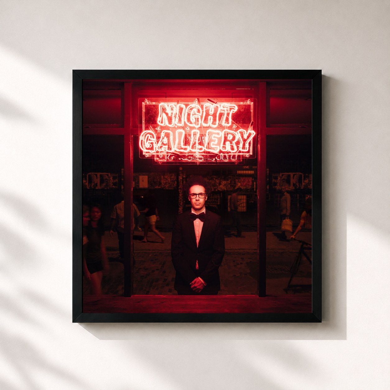 #noir Tableau carré de l'album Night Gallery de High Contrast, cadre noir 32x32 cm