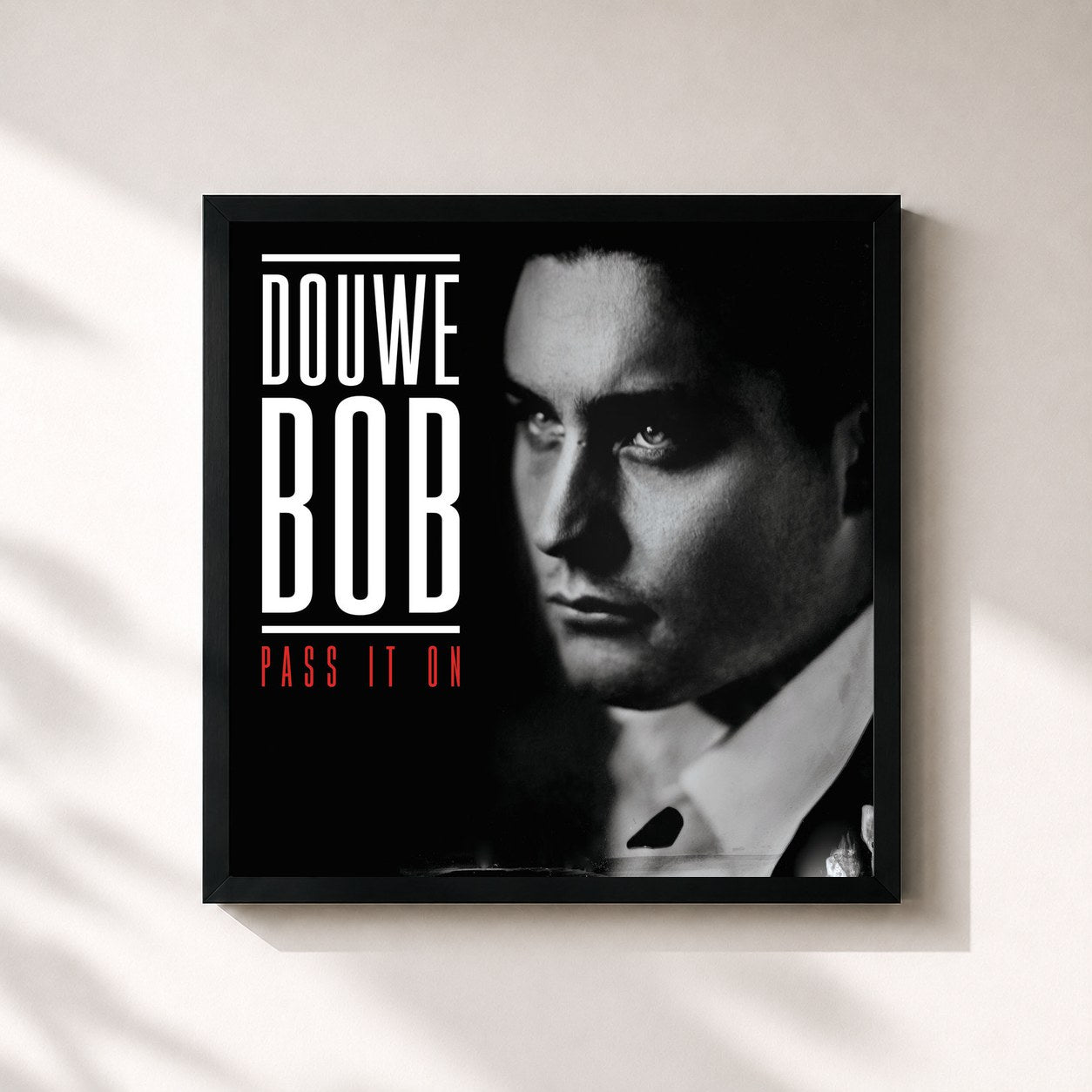 #noir Tableau carré de l'album Pass It On de Douwe Bob, cadre noir 32x32 cm