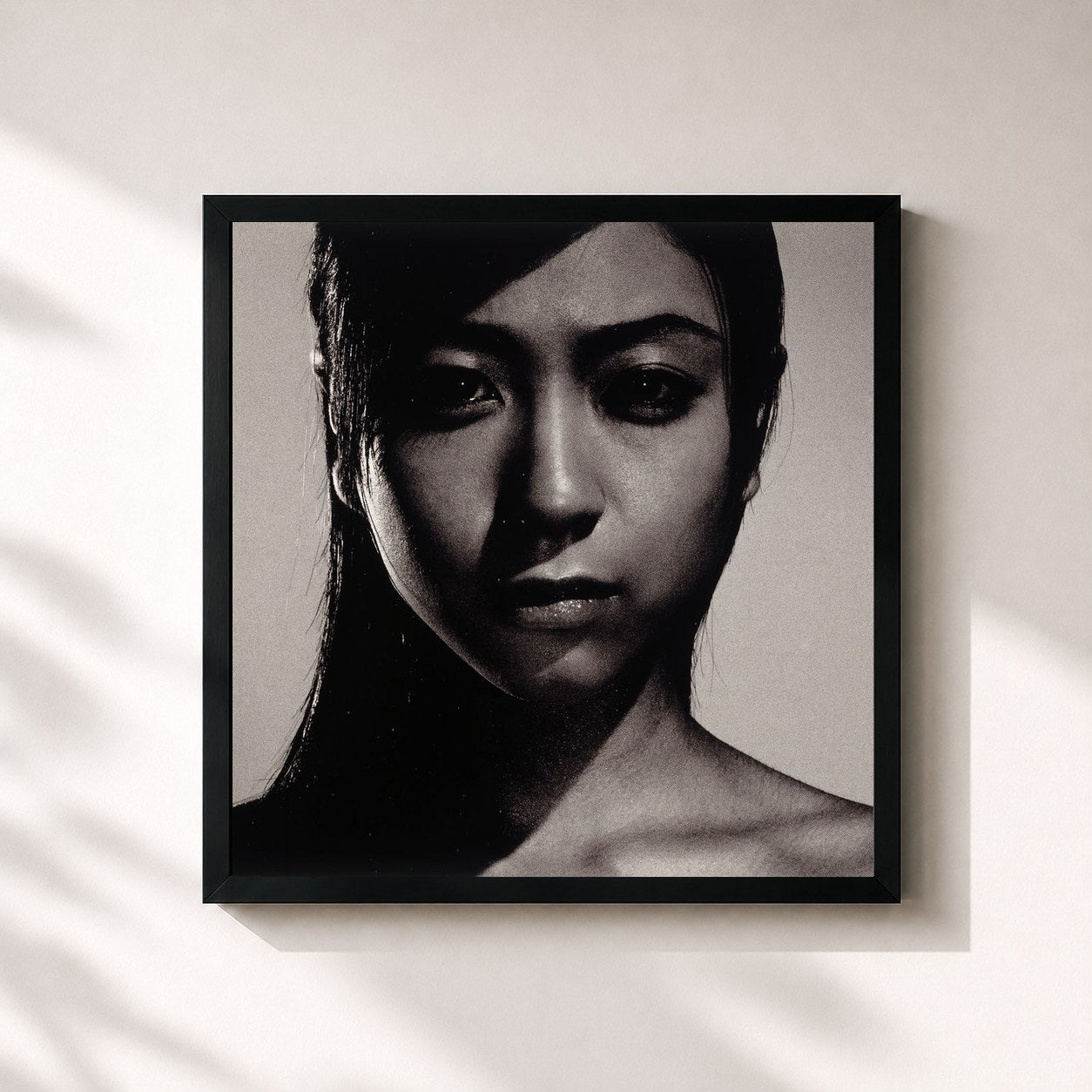 #noir Tableau carré de l'album Deep River (Remastered 2018) de Hikaru Utada, cadre noir 32x32 cm