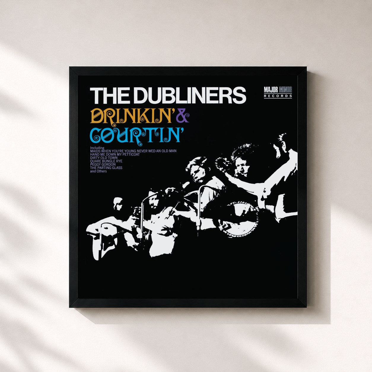 #noir Tableau carré de l'album Drinkin' & Courtin' [2012 - Remaster] (2012 Remastered Version) de The Dubliners, cadre noir 32x32 cm