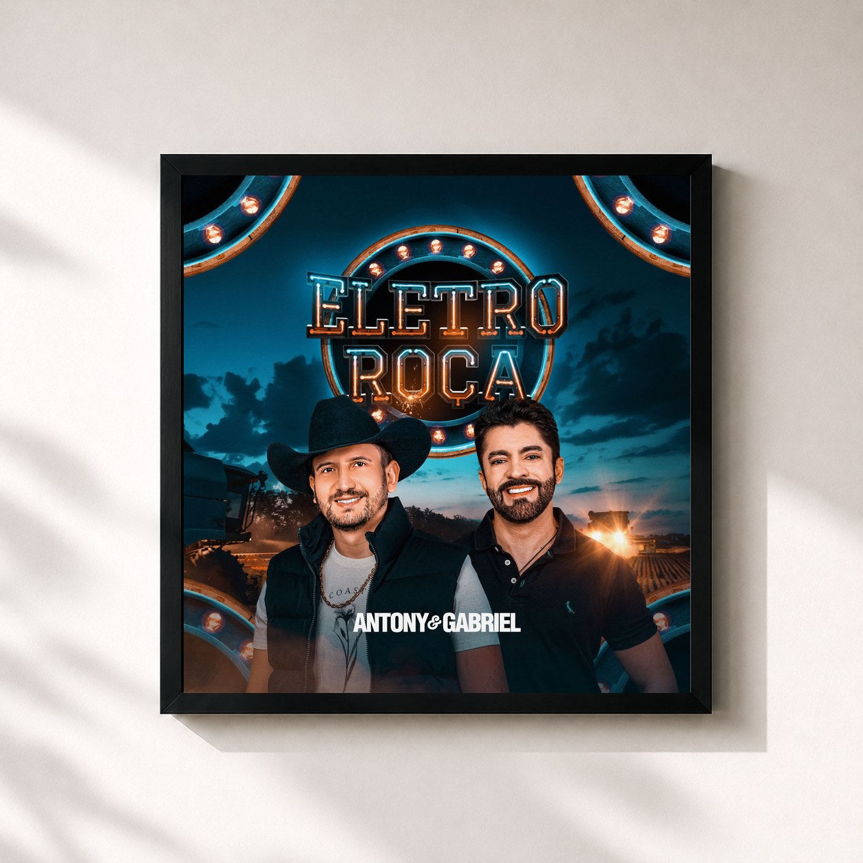 #noir Tableau carré de l'album ELETRO ROÇA de Antony & Gabriel, cadre noir 32x32 cm