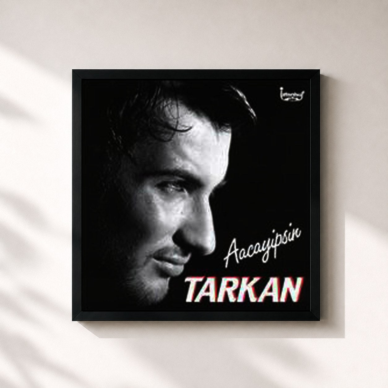 #noir Tableau carré de l'album Aacayipsin de Tarkan, cadre noir 32x32 cm
