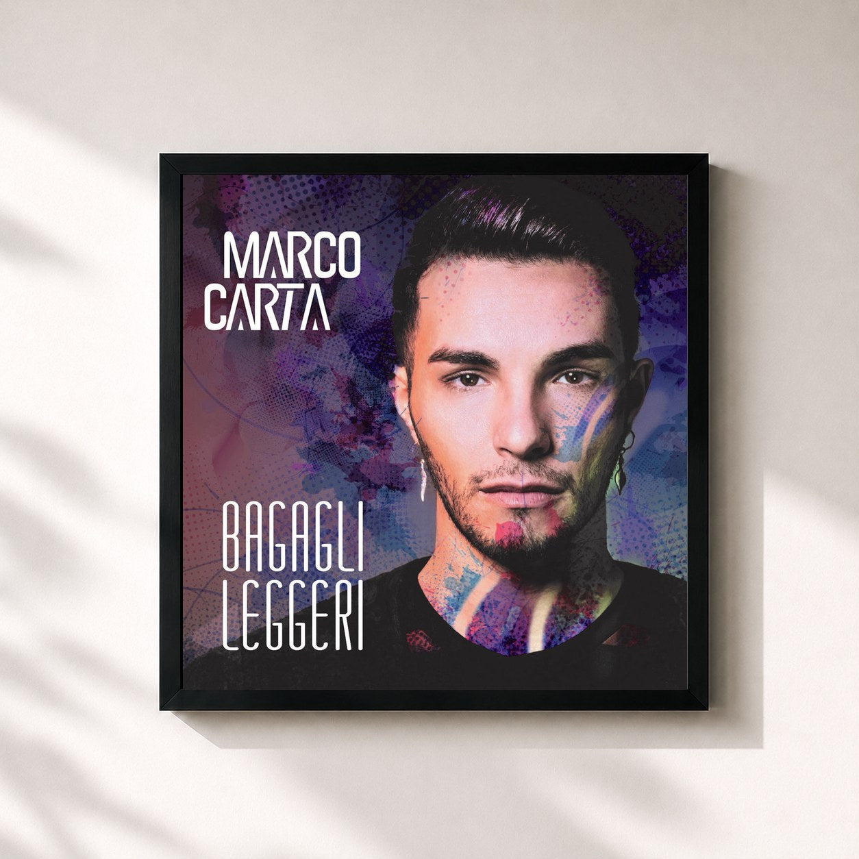 #noir Tableau carré de l'album Bagagli Leggeri de Marco Carta, cadre noir 32x32 cm