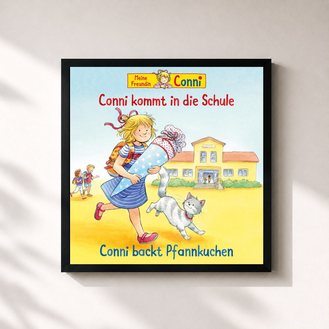 #noir Tableau carré de l'album Conni kommt in die Schule (neu) / Conni backt Pfannkuchen de Conni, cadre noir 32x32 cm