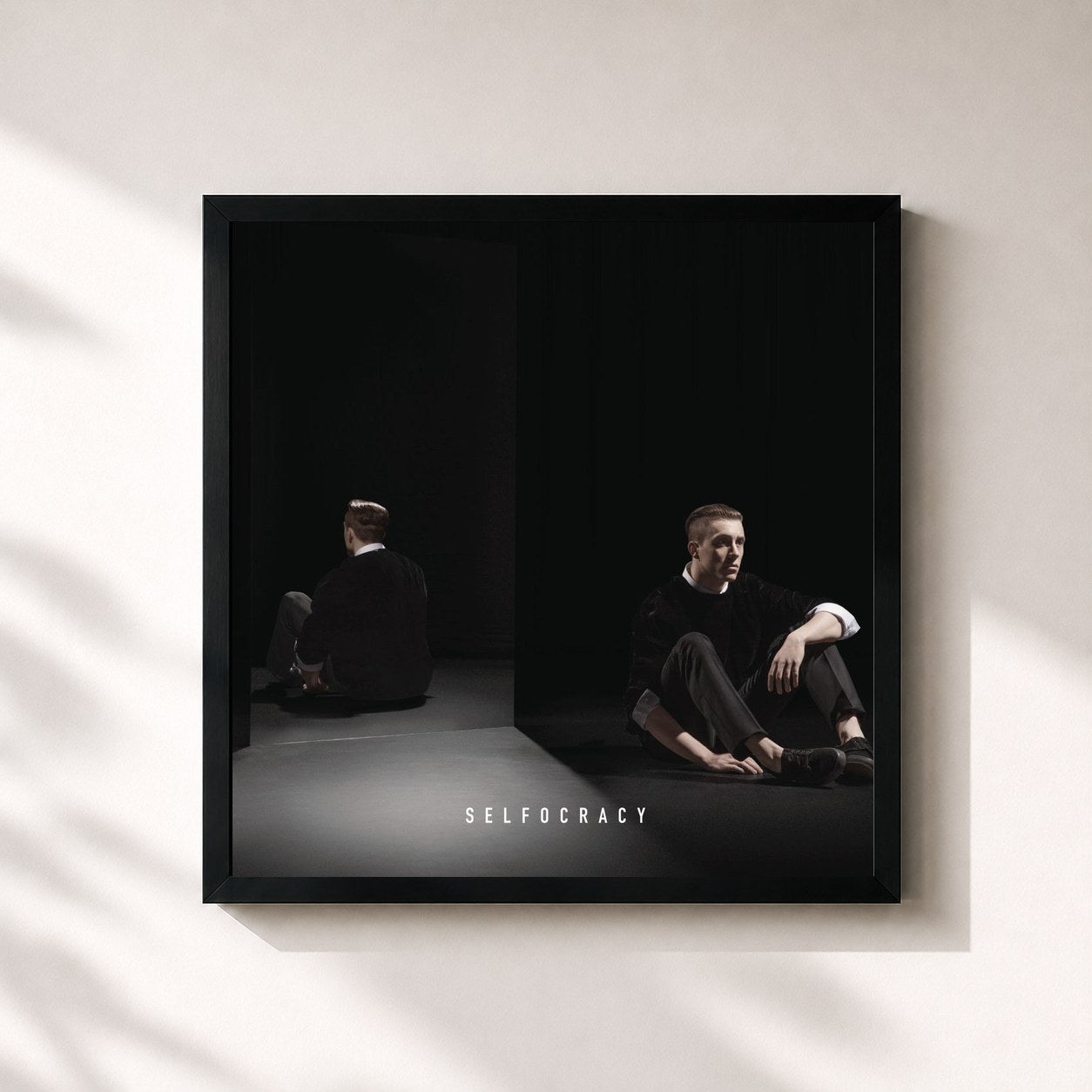 #noir Tableau carré de l'album Selfocracy de Loïc Nottet, cadre noir 32x32 cm