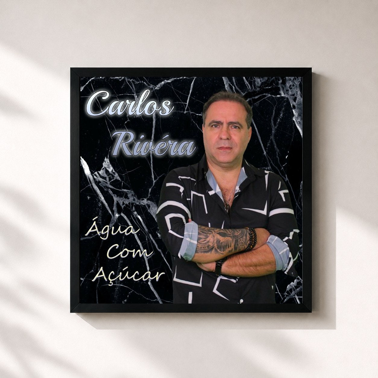 #noir Tableau carré de l'album Água Com Açúcar de Carlos Rivera, cadre noir 32x32 cm