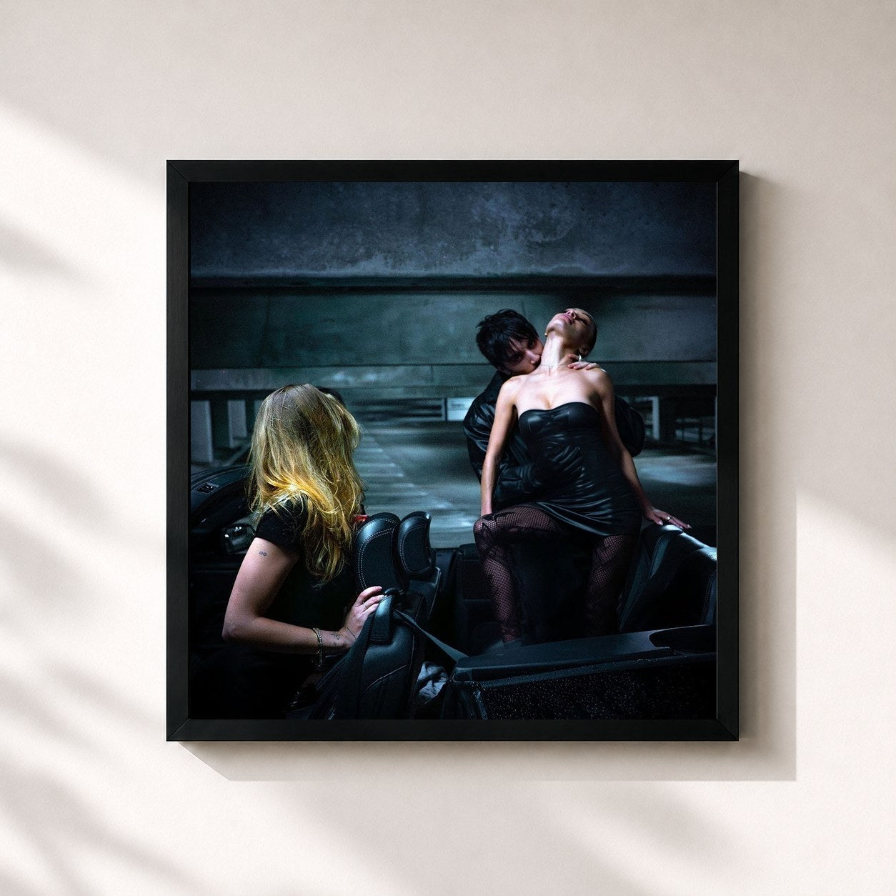 #noir Tableau carré de l'album getting up to no good de Artemas, cadre noir 32x32 cm