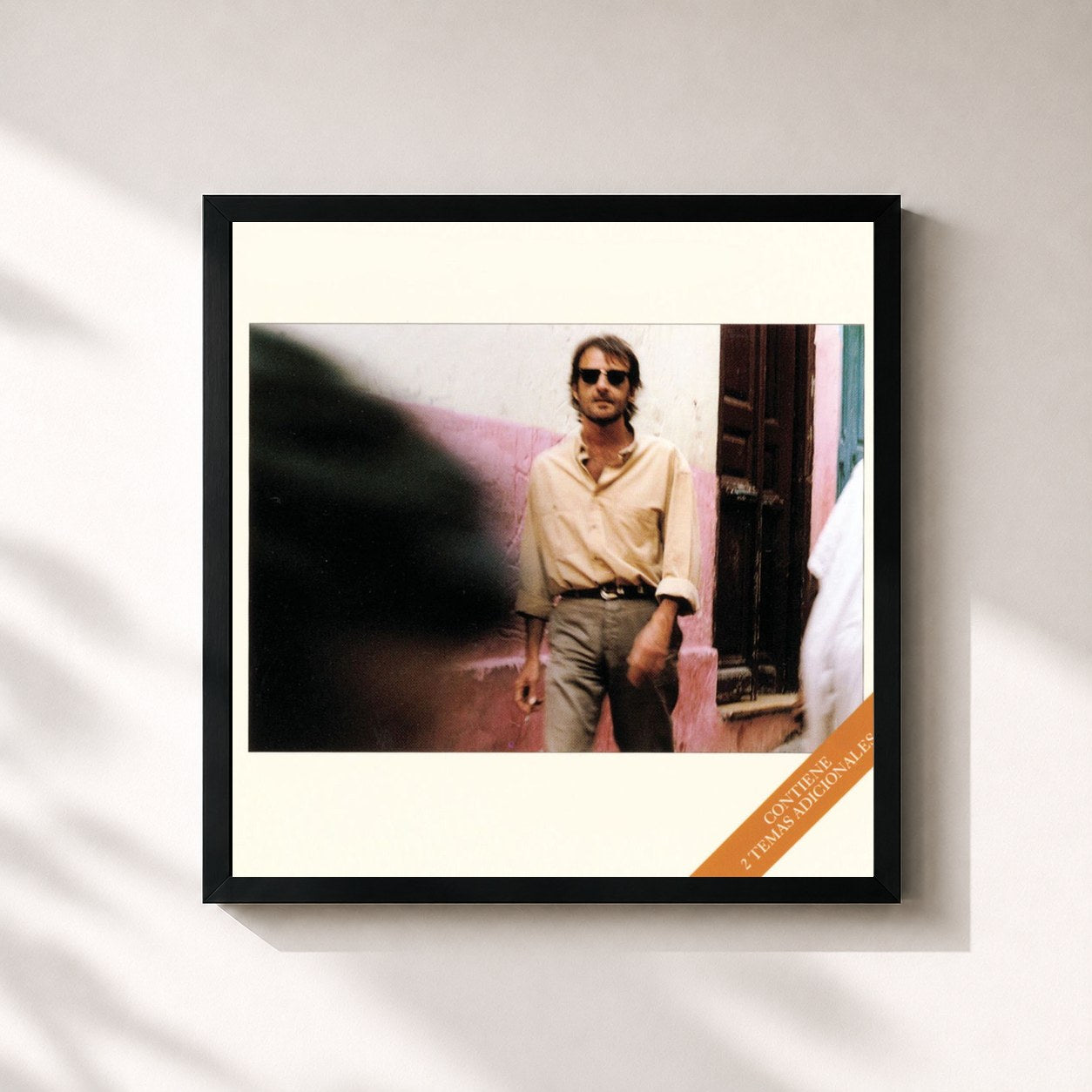 #noir Tableau carré de l'album Slowly de Luis Eduardo Aute, cadre noir 32x32 cm