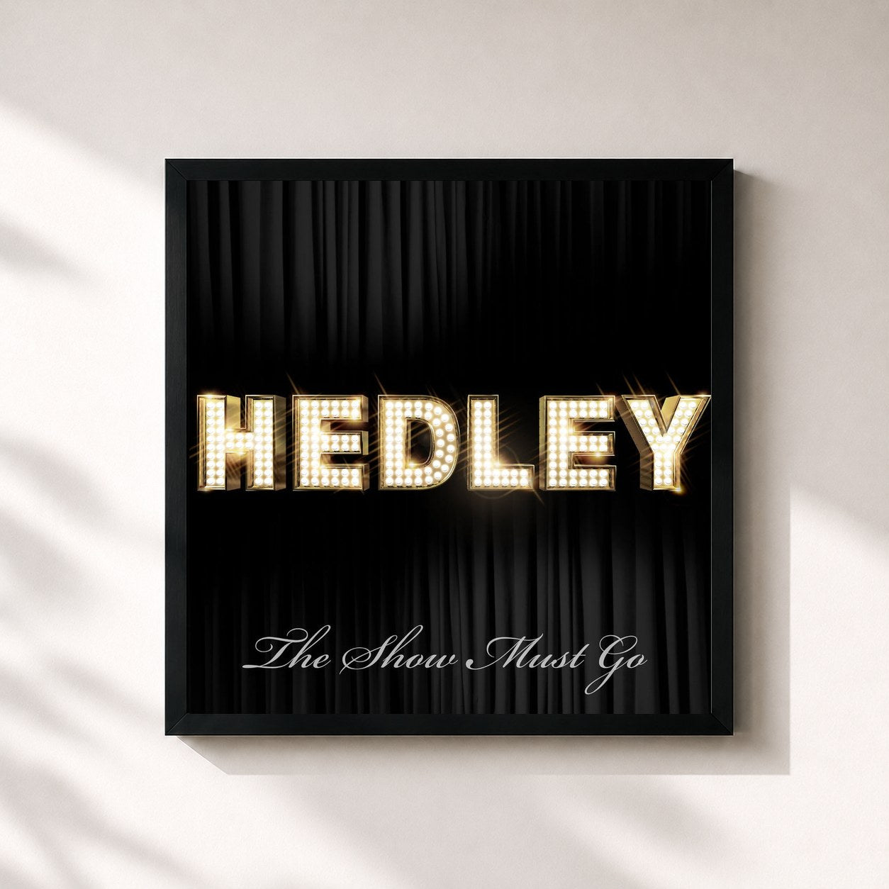 #noir Tableau carré de l'album The Show Must Go (International Version) de Hedley, cadre noir 32x32 cm