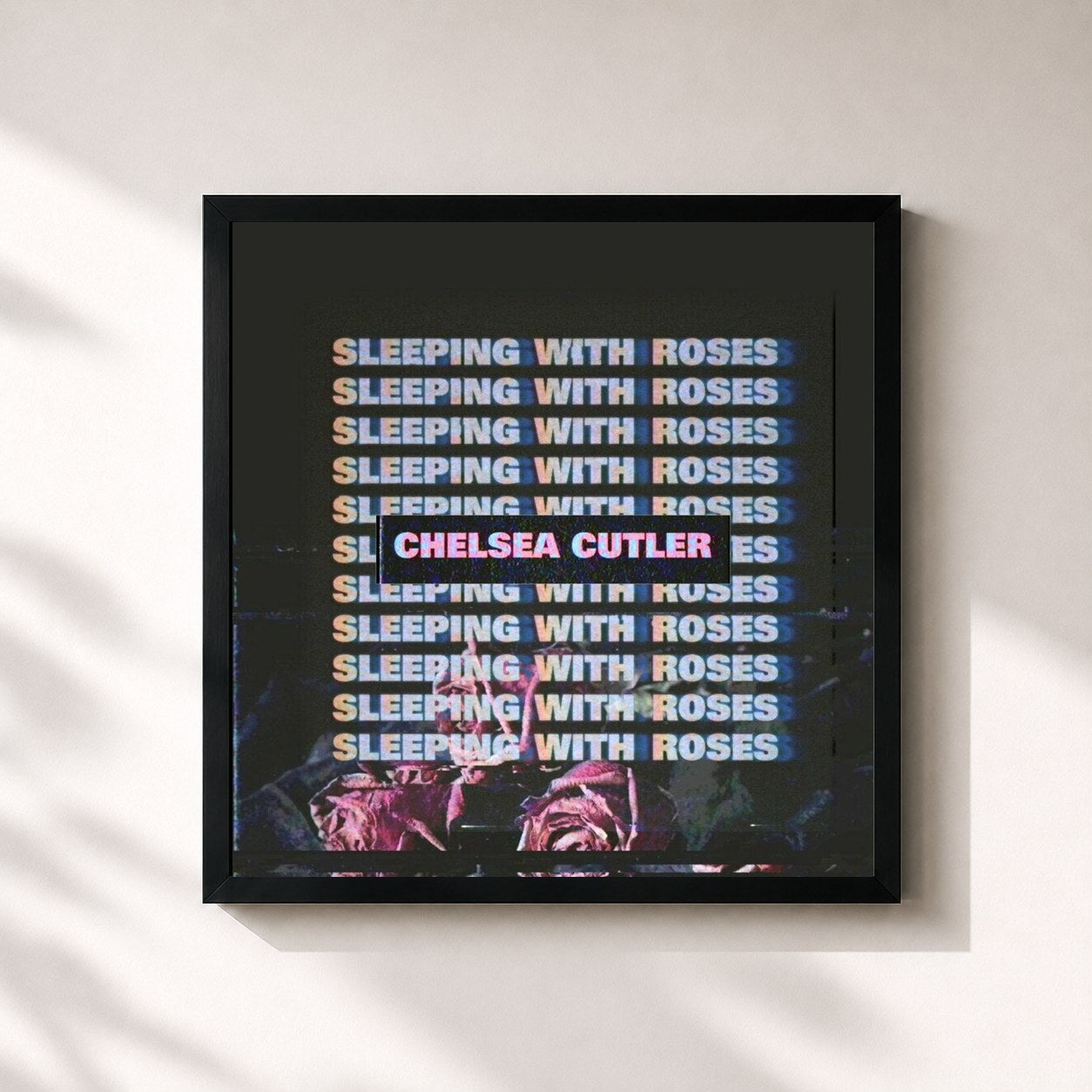 #noir Tableau carré de l'album Sleeping with Roses de Chelsea Cutler, cadre noir 32x32 cm