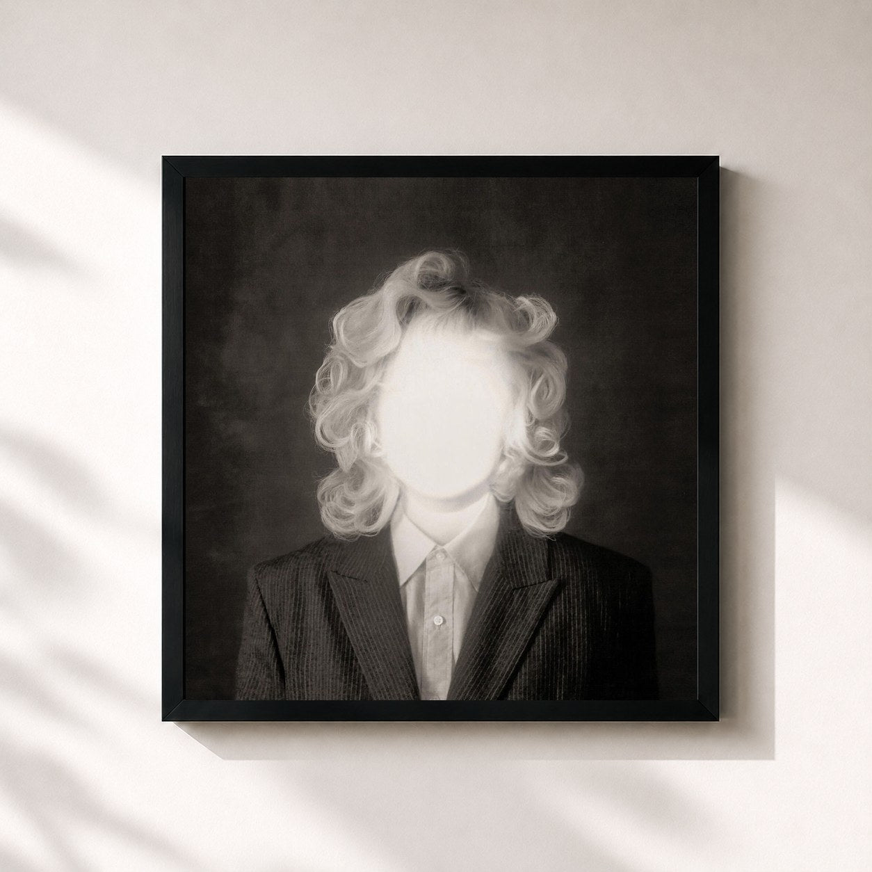 #noir Tableau carré de l'album All Things Light de Cam, cadre noir 32x32 cm