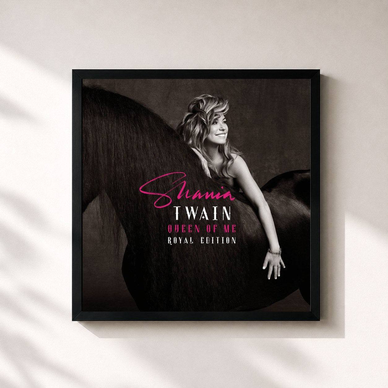 #noir Tableau carré de l'album Queen Of Me (Royal Edition) de Shania Twain, cadre noir 32x32 cm