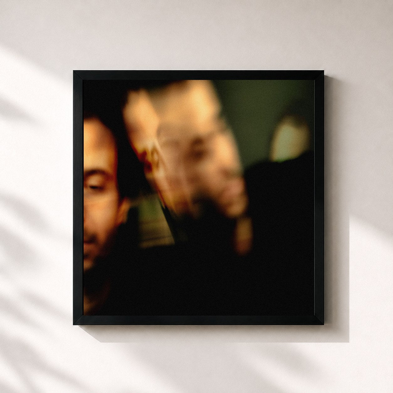 #noir Tableau carré de l'album Seul au cinéma de Bobby Bazini, cadre noir 32x32 cm