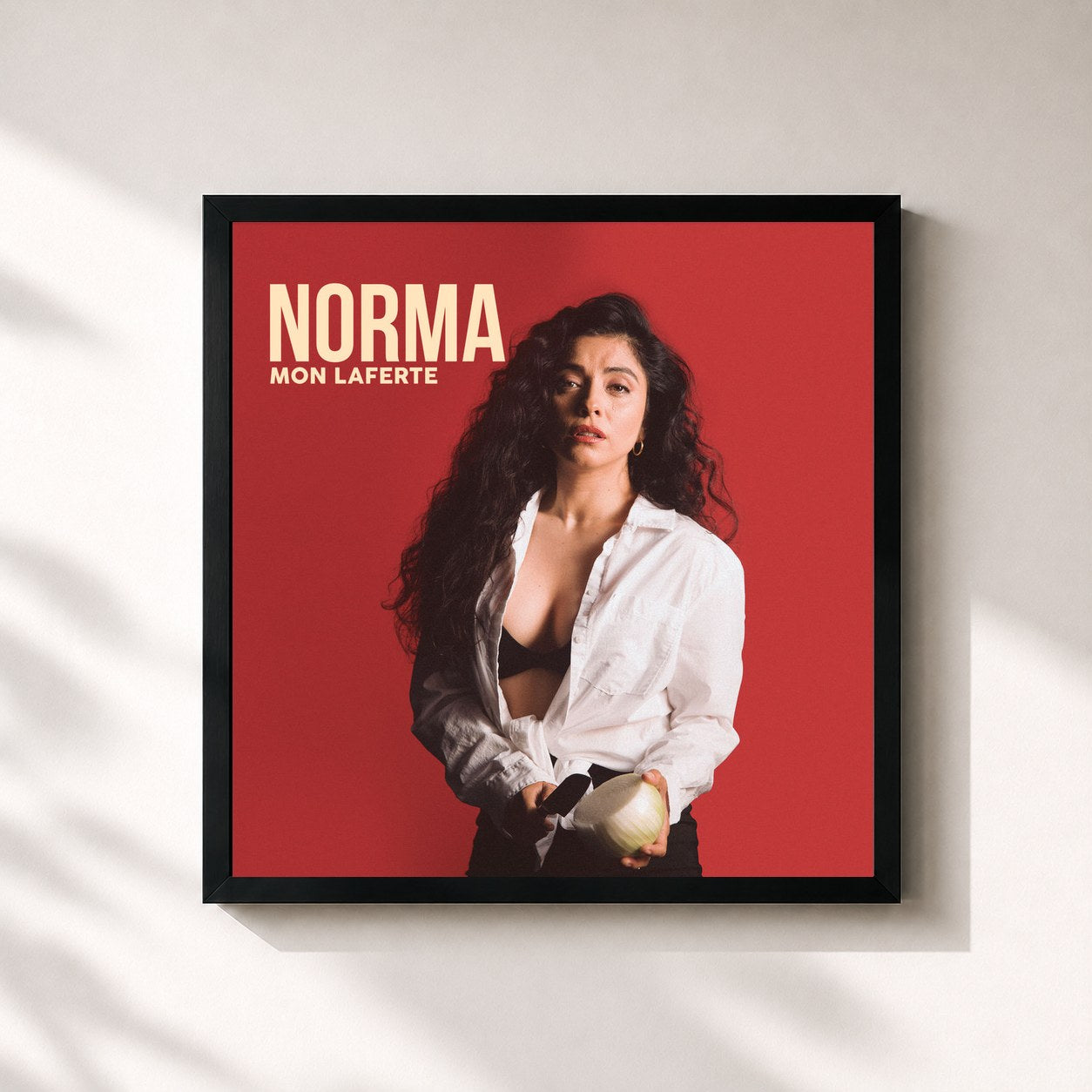 #noir Tableau carré de l'album Norma de Mon Laferte, cadre noir 32x32 cm