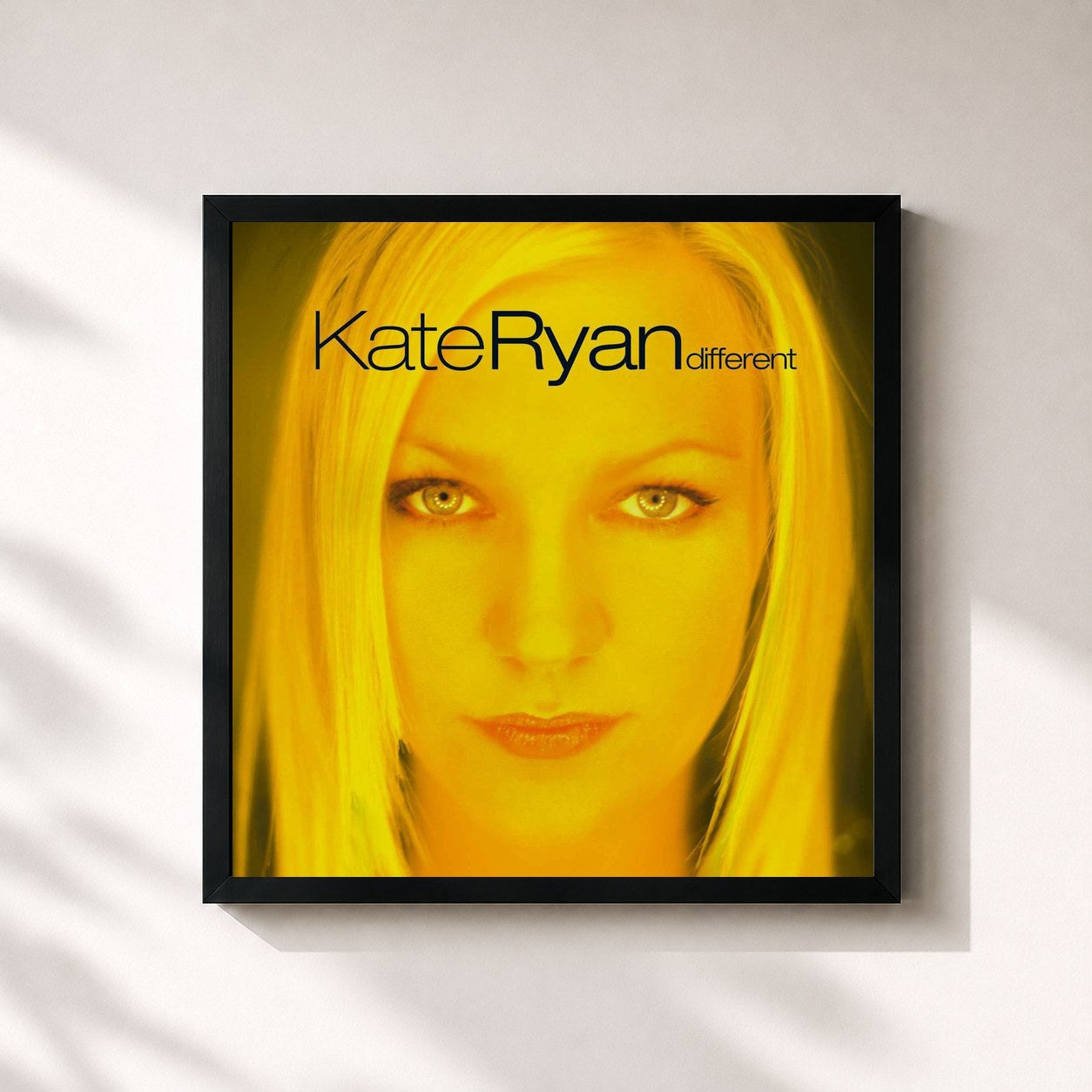 #noir Tableau carré de l'album Different de Kate Ryan, cadre noir 32x32 cm