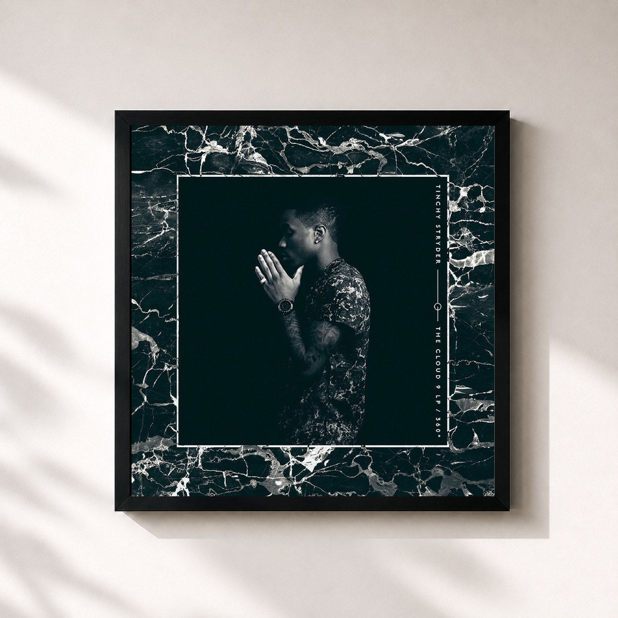 #noir Tableau carré de l'album 360º / The Cloud 9 LP de Tinchy Stryder, cadre noir 32x32 cm