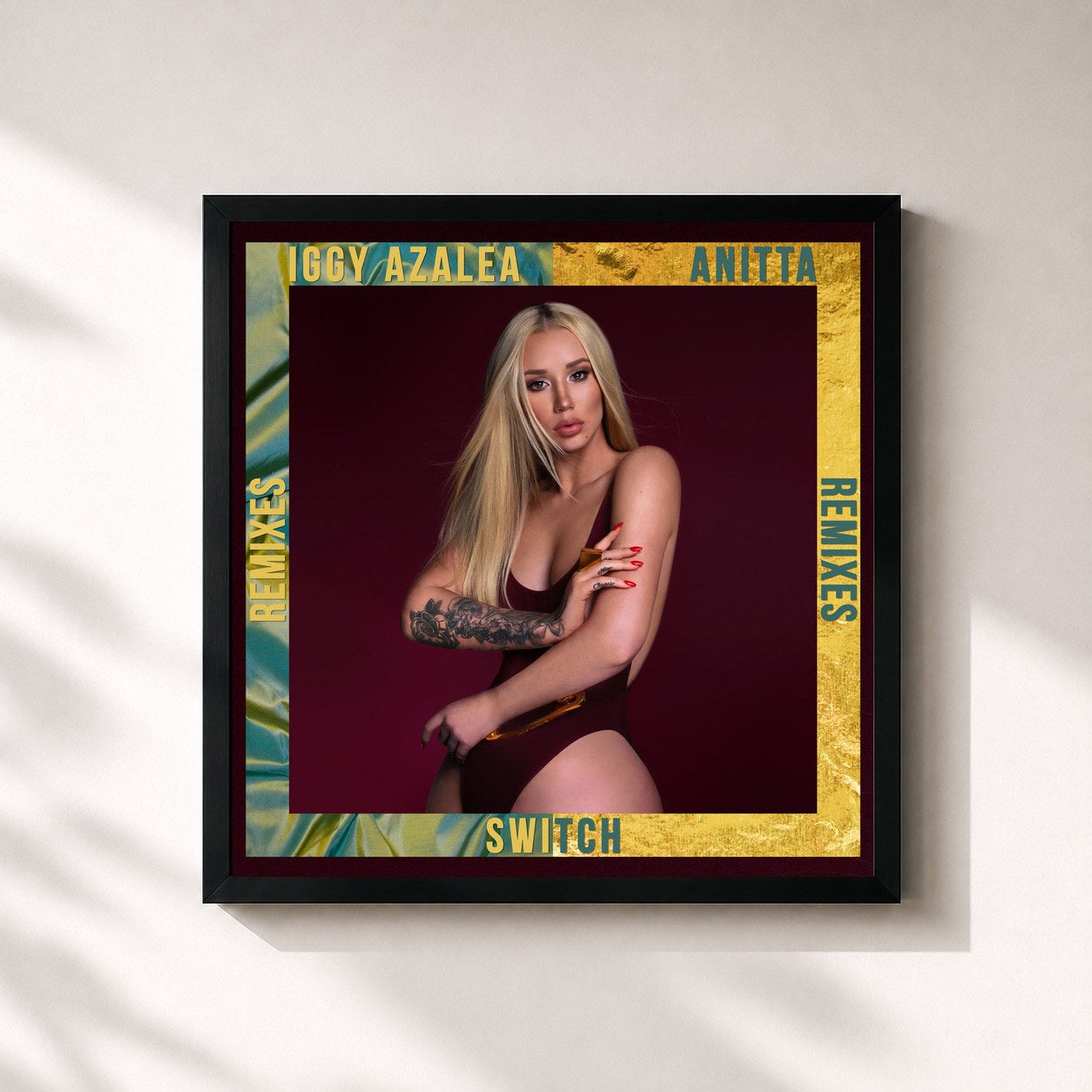 #noir Tableau carré de l'album Switch (Remixes) de Iggy Azalea, cadre noir 32x32 cm