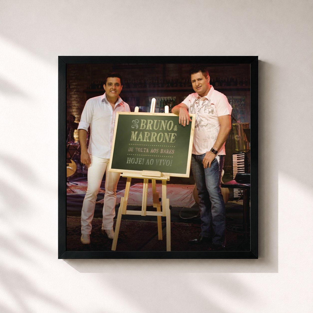 #noir Tableau carré de l'album De Volta aos Bares de Bruno & Marrone, cadre noir 32x32 cm