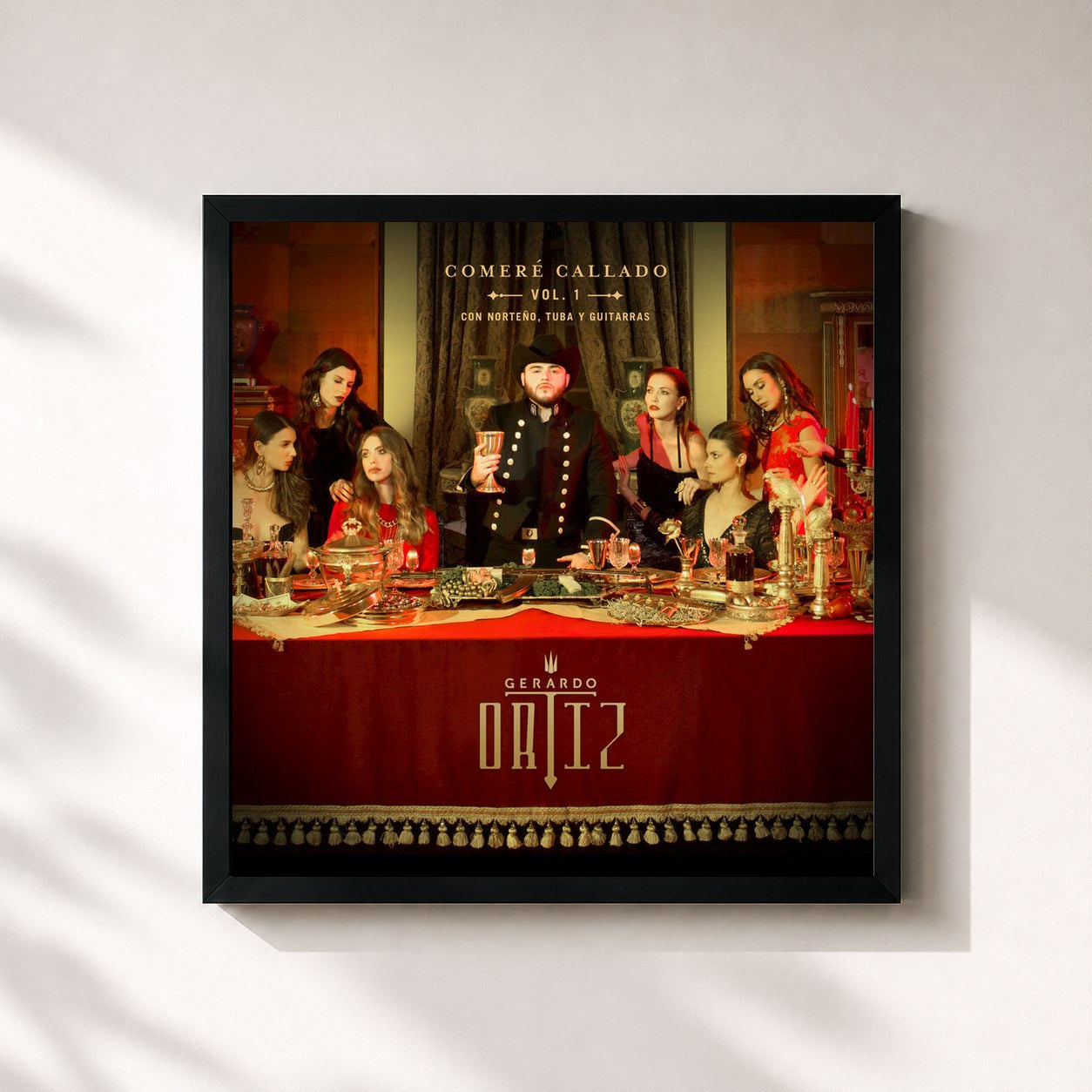 #noir Tableau carré de l'album Comeré Callado, Vol. 1 de Gerardo Ortiz, cadre noir 32x32 cm