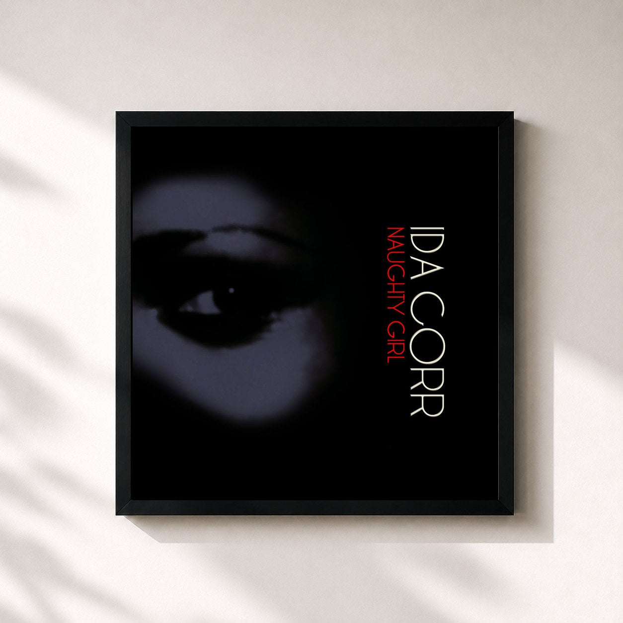 #noir Tableau carré de l'album Naughty Girl de Ida Corr, cadre noir 32x32 cm