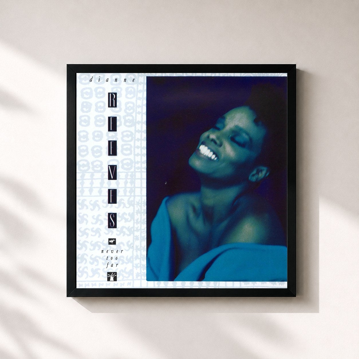 #noir Tableau carré de l'album Never Too Far de Dianne Reeves, cadre noir 32x32 cm