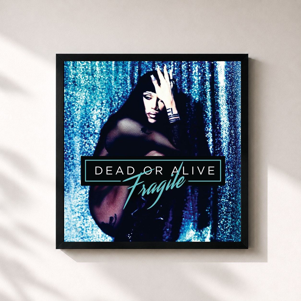 #noir Tableau carré de l'album Fragile de Dead or Alive, cadre noir 32x32 cm