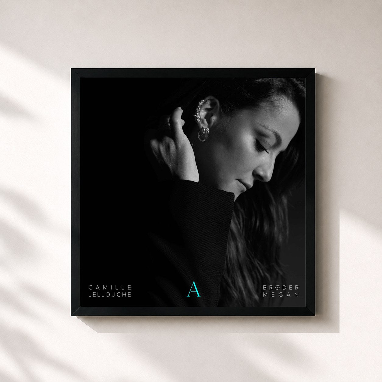 #noir Tableau carré de l'album A - RÉÉDITION & REMIXES de Camille Lellouche, cadre noir 32x32 cm
