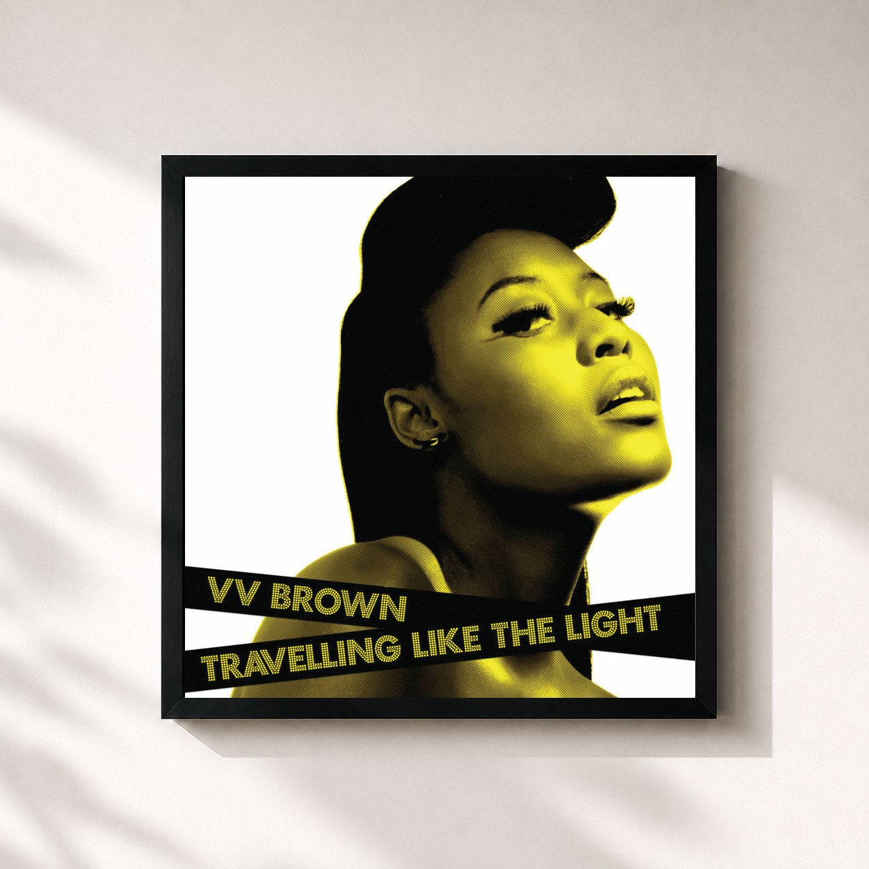 #noir Tableau carré de l'album Travelling Like The Light de V V Brown, cadre noir 32x32 cm