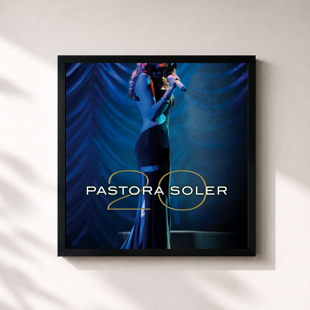 #noir Tableau carré de l'album 20 de Pastora Soler, cadre noir 32x32 cm