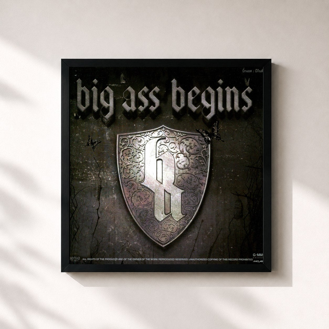 #noir Tableau carré de l'album begins de Big Ass, cadre noir 32x32 cm
