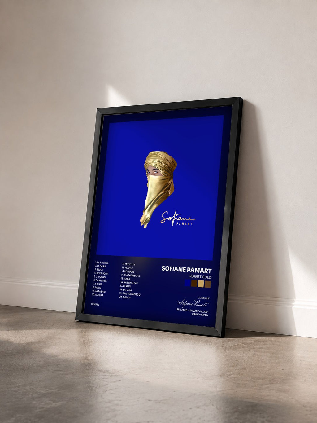 #noir Tableau de l'album PLANET GOLD de Sofiane Pamart vu de trois quarts, cadre noir