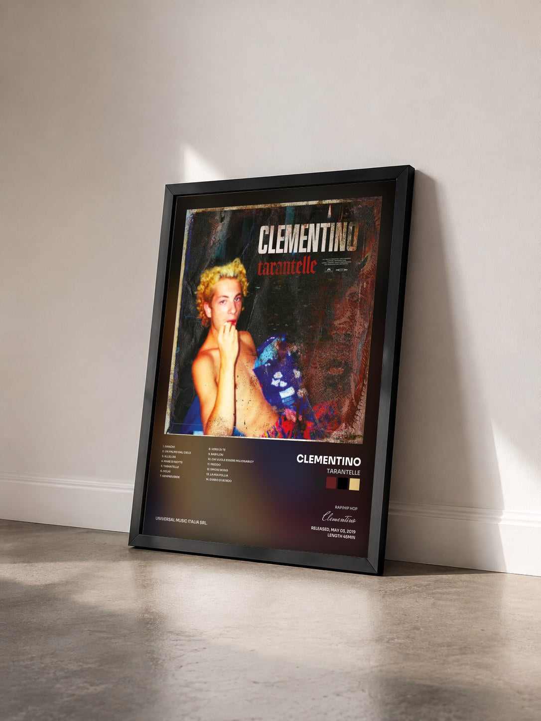 #noir Tableau de l'album Tarantelle de Clementino vu de trois quarts, cadre noir
