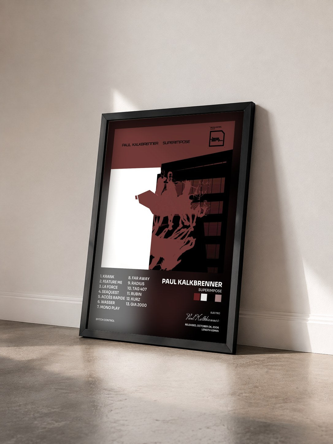 #noir Tableau de l'album Superimpose de Paul Kalkbrenner vu de trois quarts, cadre noir